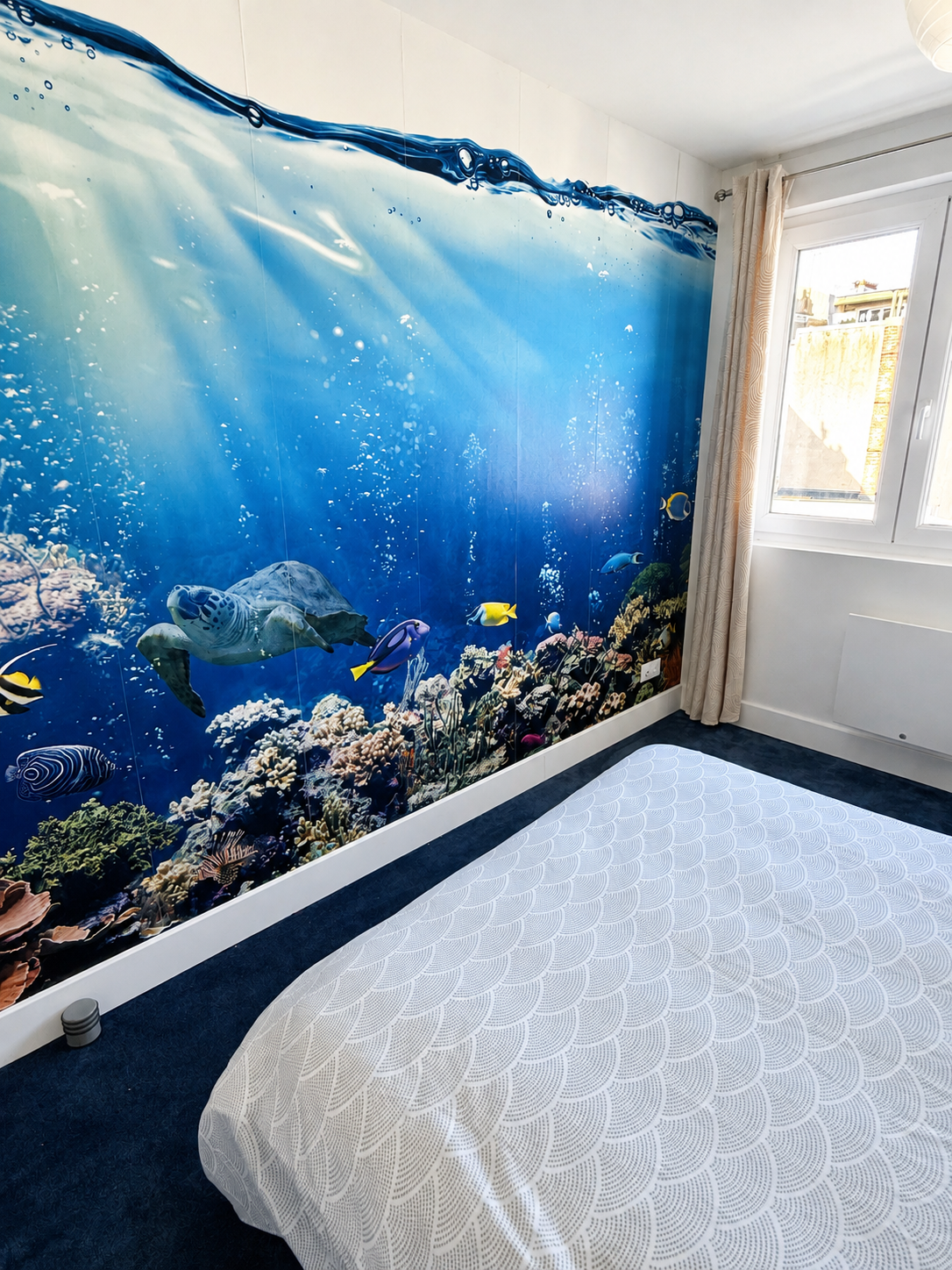 Chambre à la décoration marine au Nid Marin